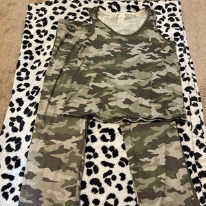 Lucky Brand Women's Size L tank and bottoms Camouflage Army Green Camo Soft